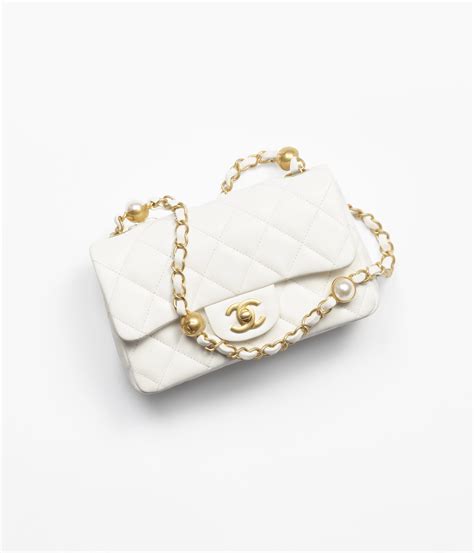 pochette avec chaîne classique chanel|Chanel pouch price.